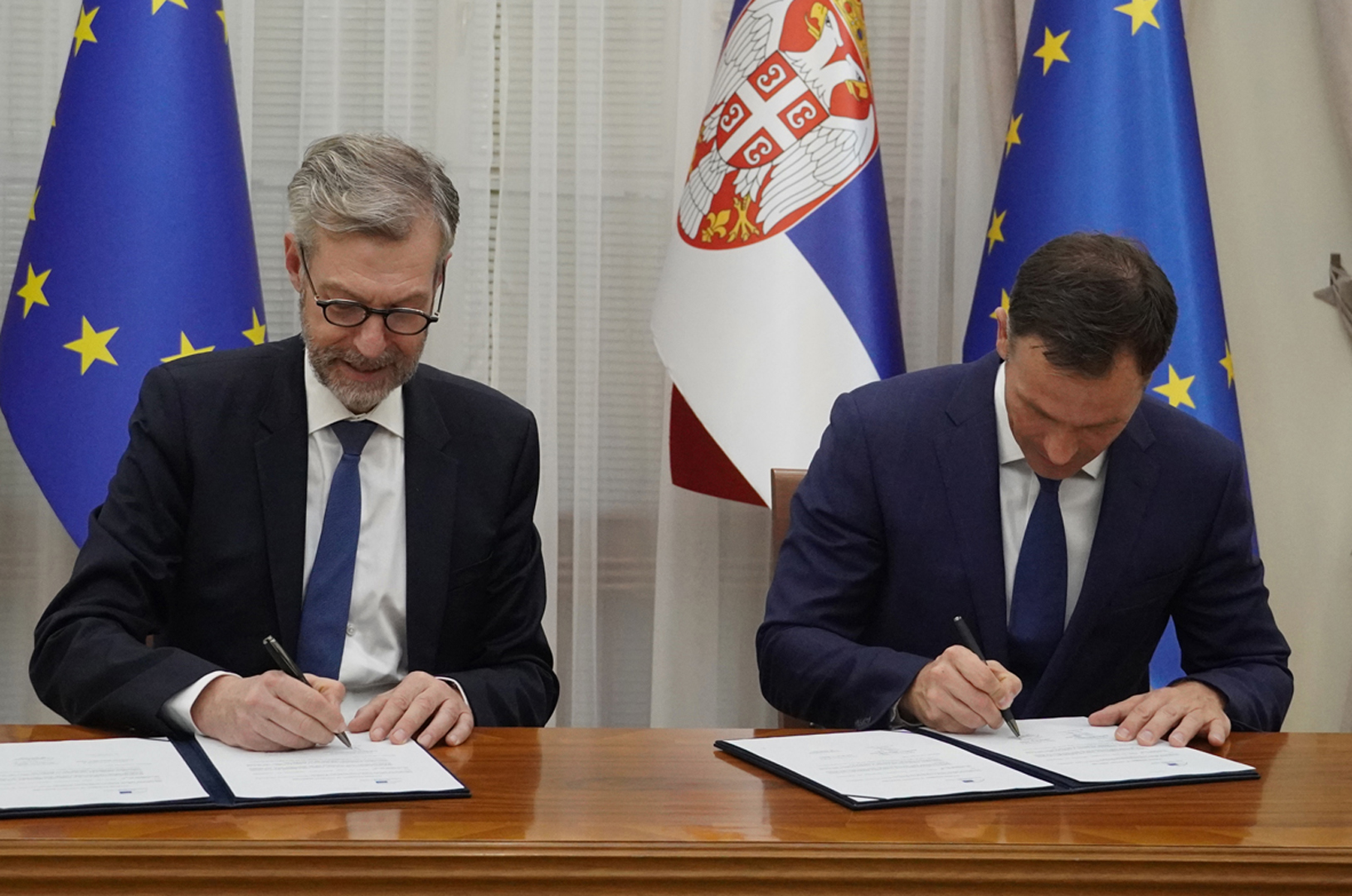 Синиша Мали: Настављамо улагања у четири велика клиничка центра у Србији