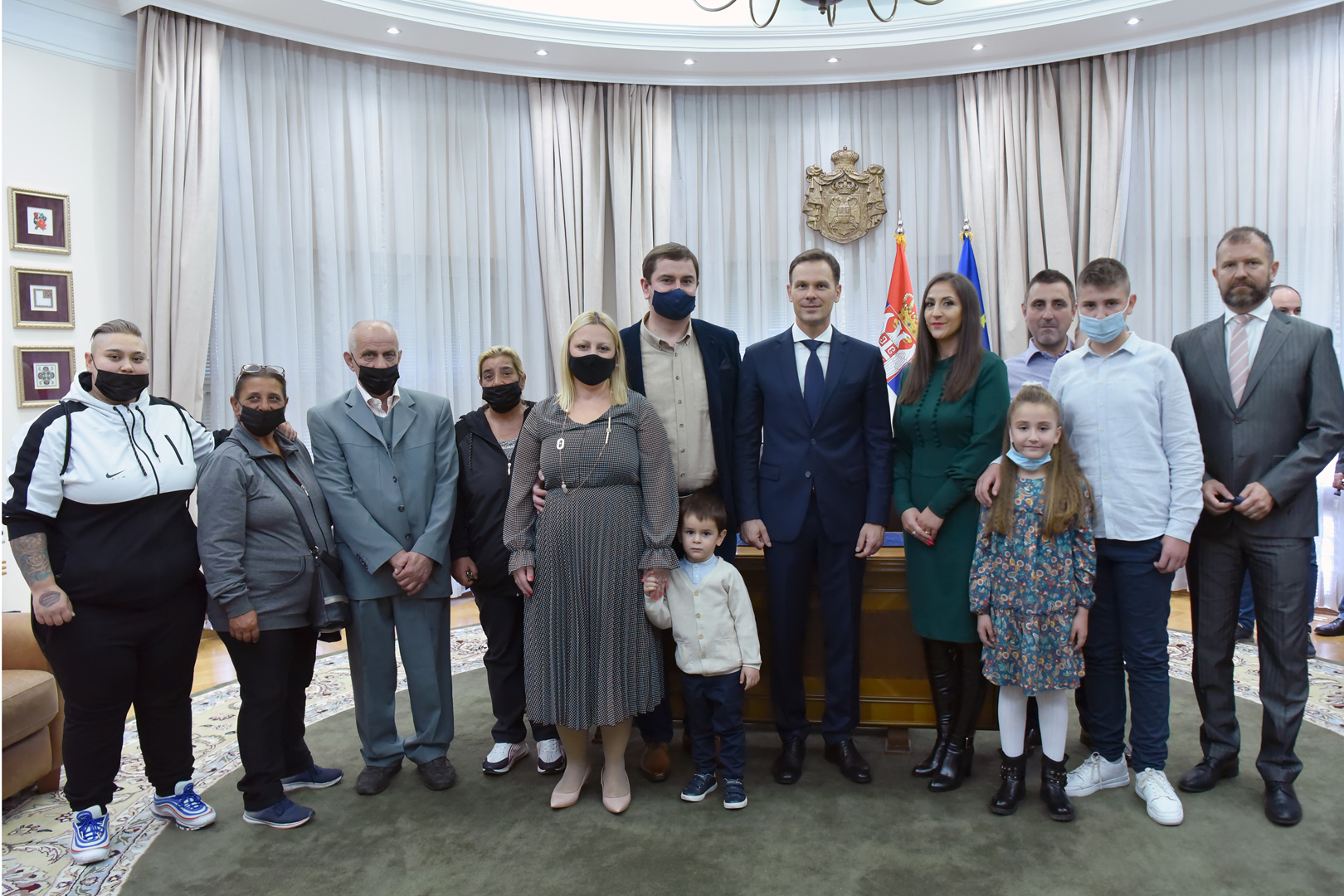 Ministar Mali dodelio ključeve dobitnicima tri stana u finalnom izvlačenju nagradne igre „Uzmi račun i pobedi“