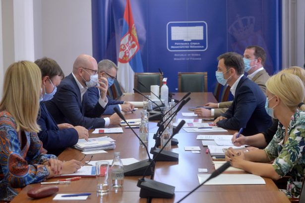 Ministar Siniša Mali sa direktorom NIS-a Kirilom Tjurdenjevim