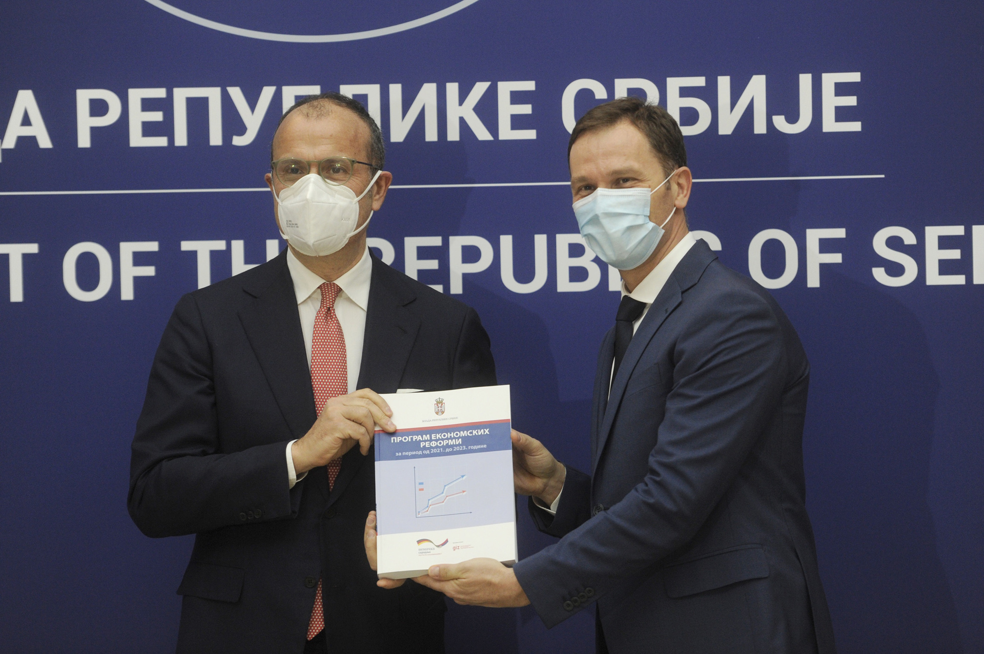 Siniša Mali uručio Program ekonomskih reformi ambasadoru Semu Fabriciju