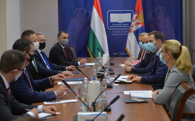 Siniša Mali sa Peterom Sijartom: Devet mađarskih kompanija uložiće u Srbiju 75 miliona evra